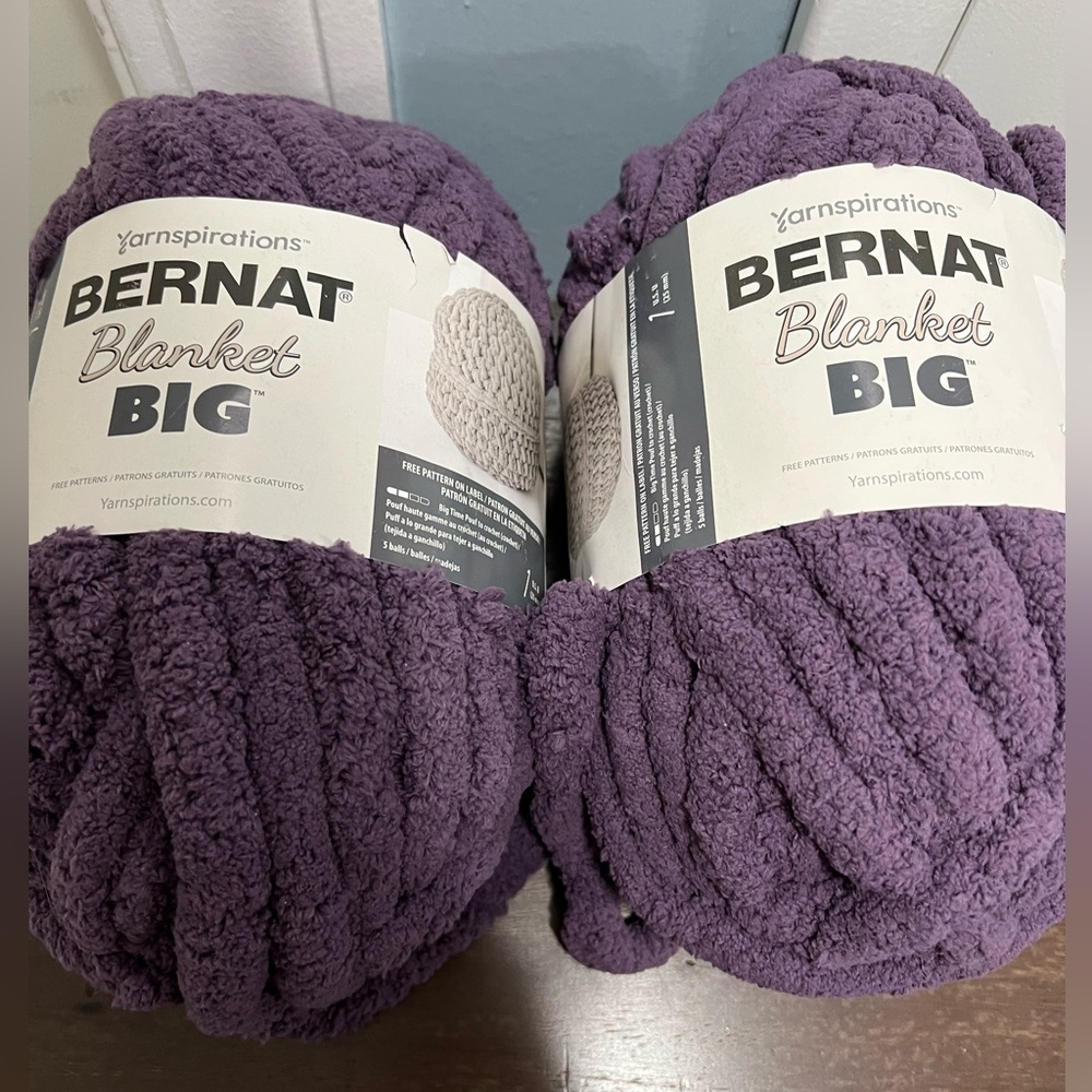 Bernat Big Blanket 2 Skeins Yarn Amethyst Purple 32yds 10.5 oz 100% Polyester